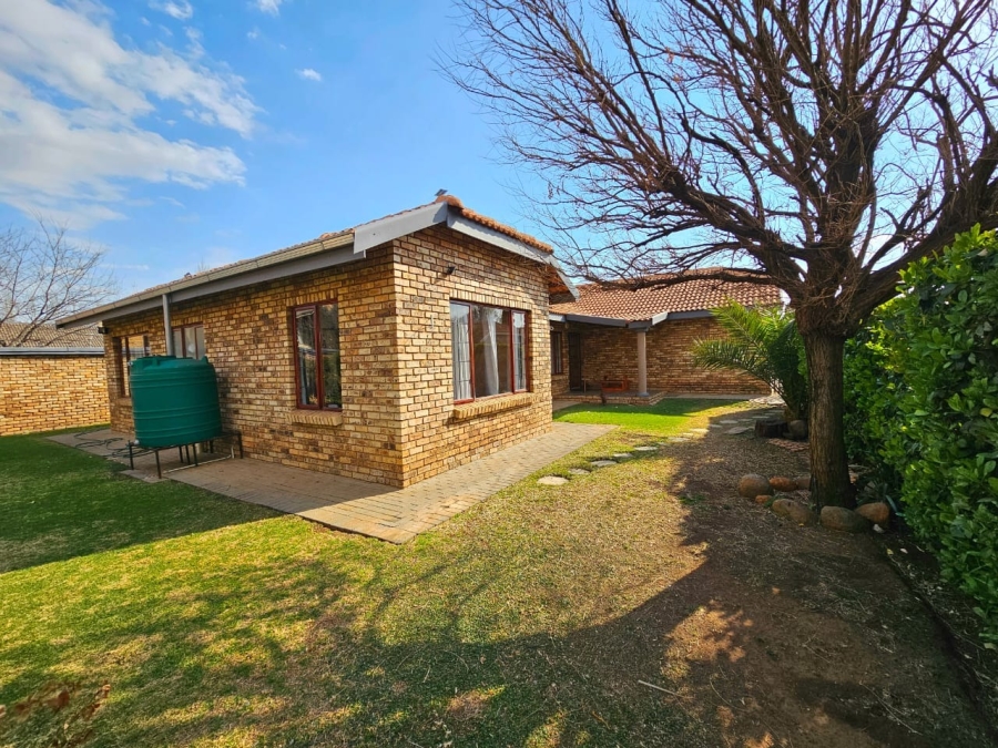 3 Bedroom Property for Sale in Grimbeeck Park North West